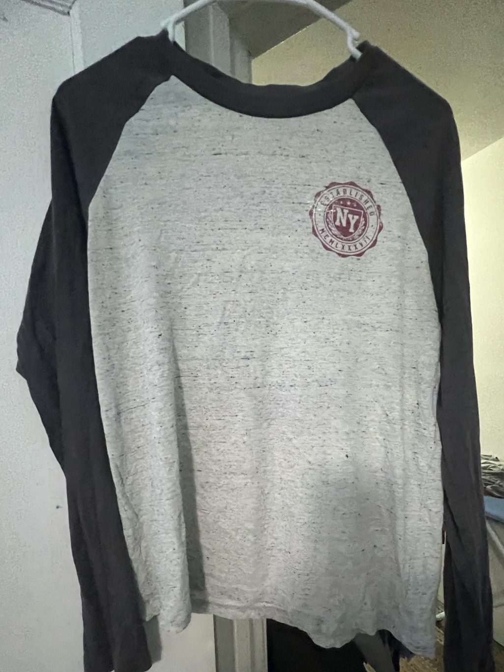 4/30 Men's Long-Sleeve Raglan Baseball Tee - Ny Crest - Gray/Charcoal
